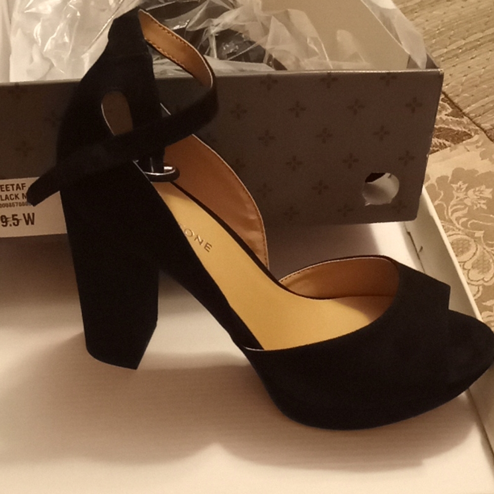 New Black dress shoes